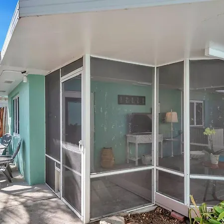 Charming Studio W Pool One Mile To Beach Pets Welcome Lake Worth Beach Exterior photo
