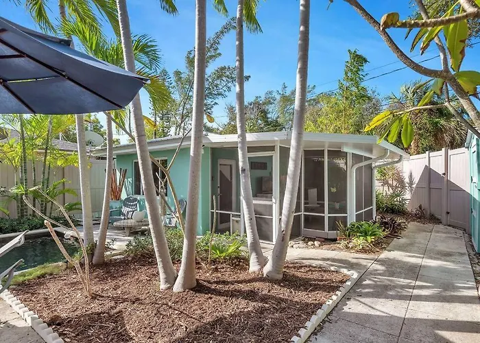 Charming Studio W Pool One Mile To Beach Pets Welcome