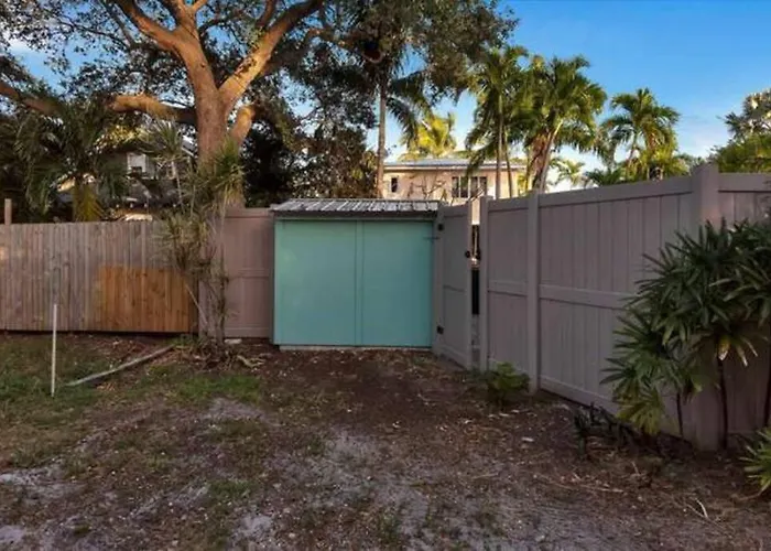 Charming Studio W Pool One Mile To Beach Pets Welcome