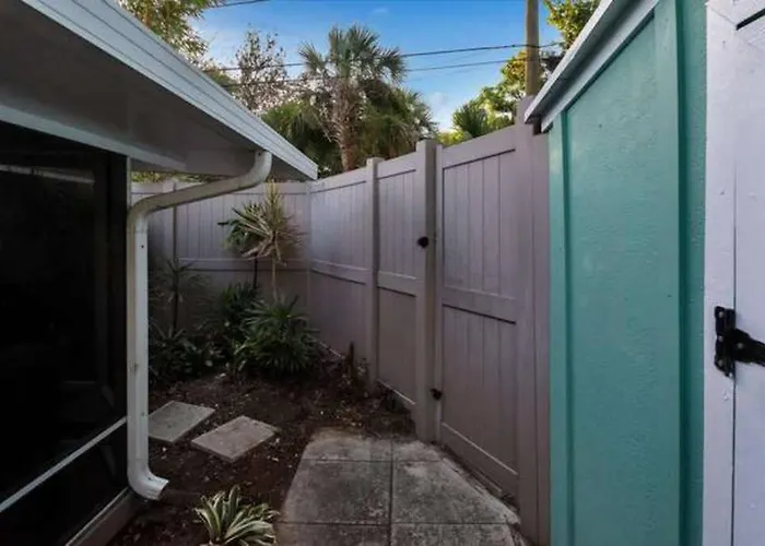 Charming Studio W Pool One Mile To Beach Pets Welcome