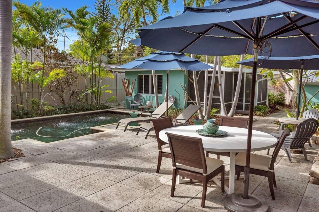 Charming W Pool One Mile To Pets Welcome Apartment *