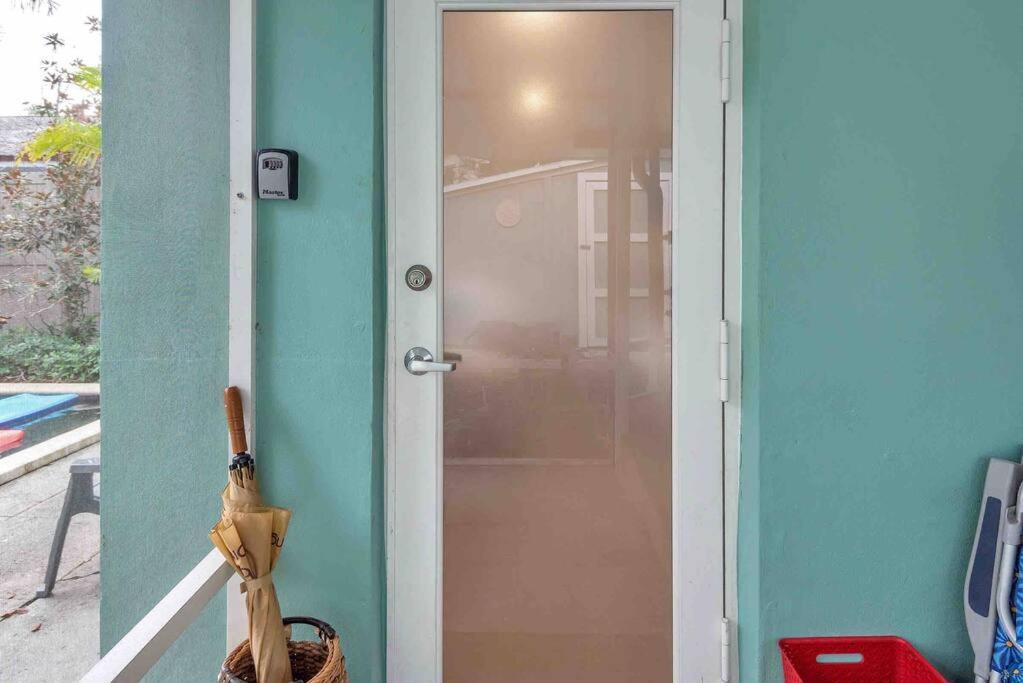 Charming W Pool One Mile To Pets Welcome