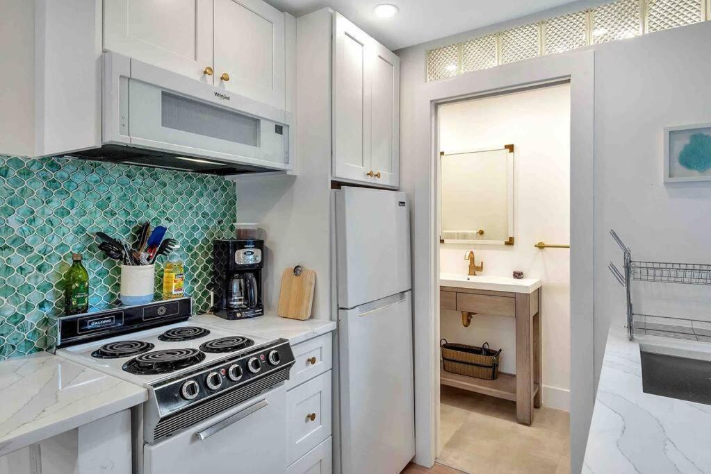 Charming W Pool One Mile To Pets Welcome Apartment