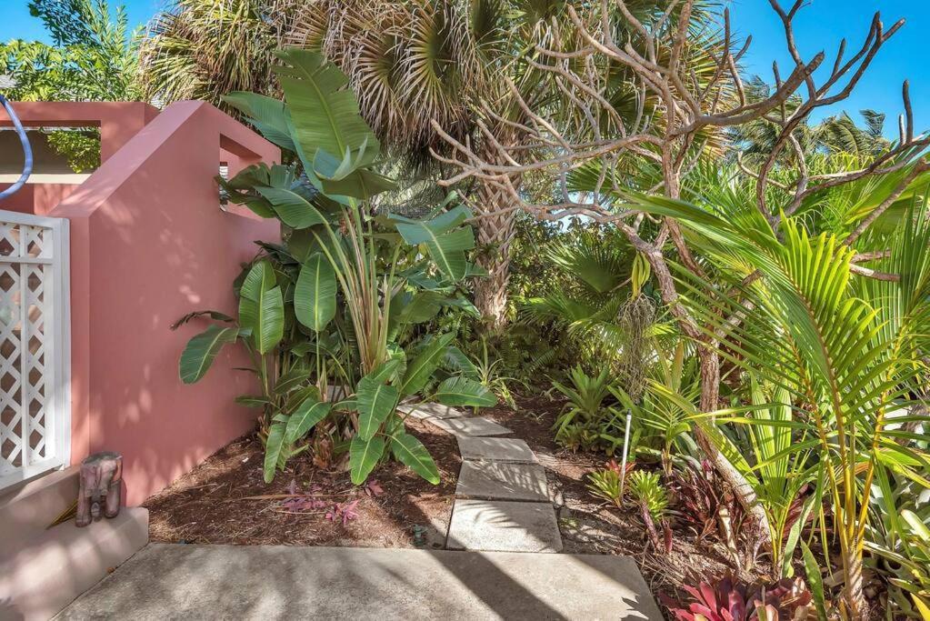 Apartment Charming W Pool One Mile To Pets Welcome *