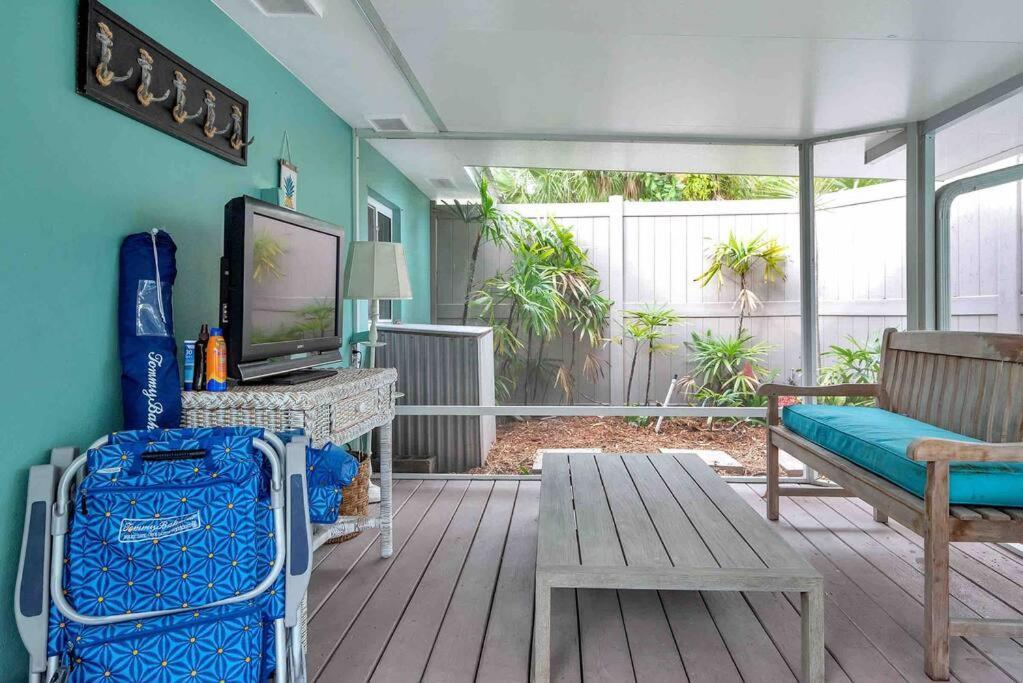 Charming W Pool One Mile To Pets Welcome *