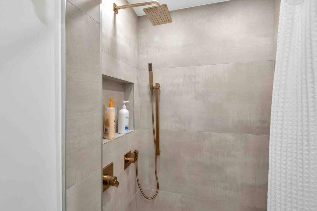 Apartment Charming W Pool One Mile To Pets Welcome *