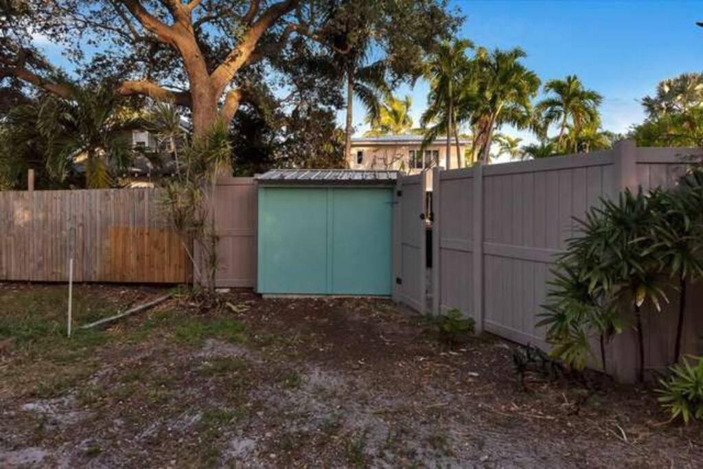 Charming W Pool One Mile To Pets Welcome Apartment *