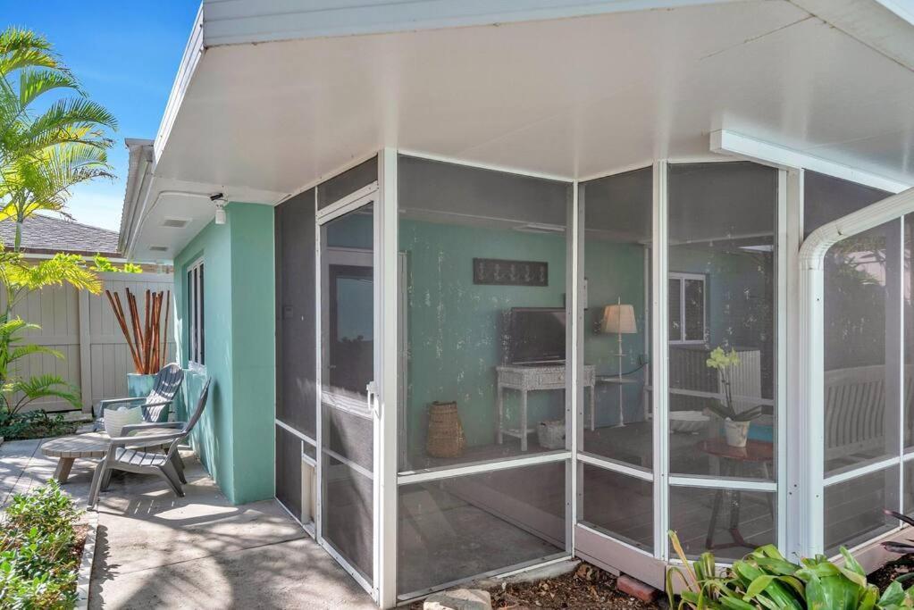 Apartment Charming W Pool One Mile To Pets Welcome Lake Worth Beach