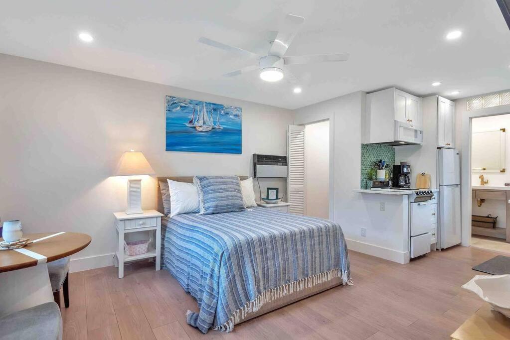 Charming W Pool One Mile To Pets Welcome Apartment Lake Worth Beach