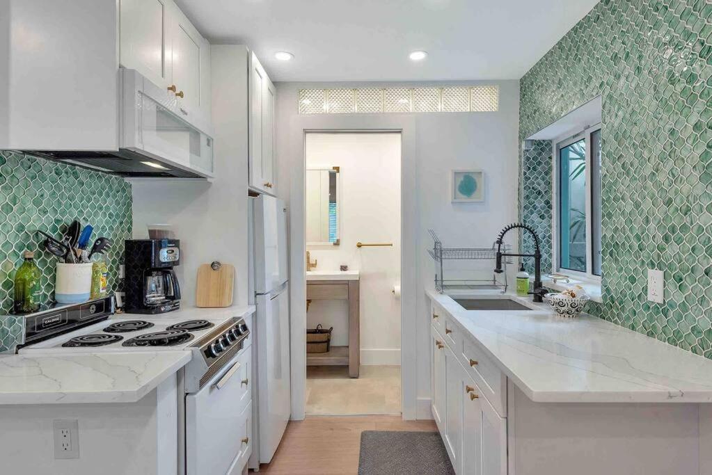 Apartment Charming W Pool One Mile To Pets Welcome