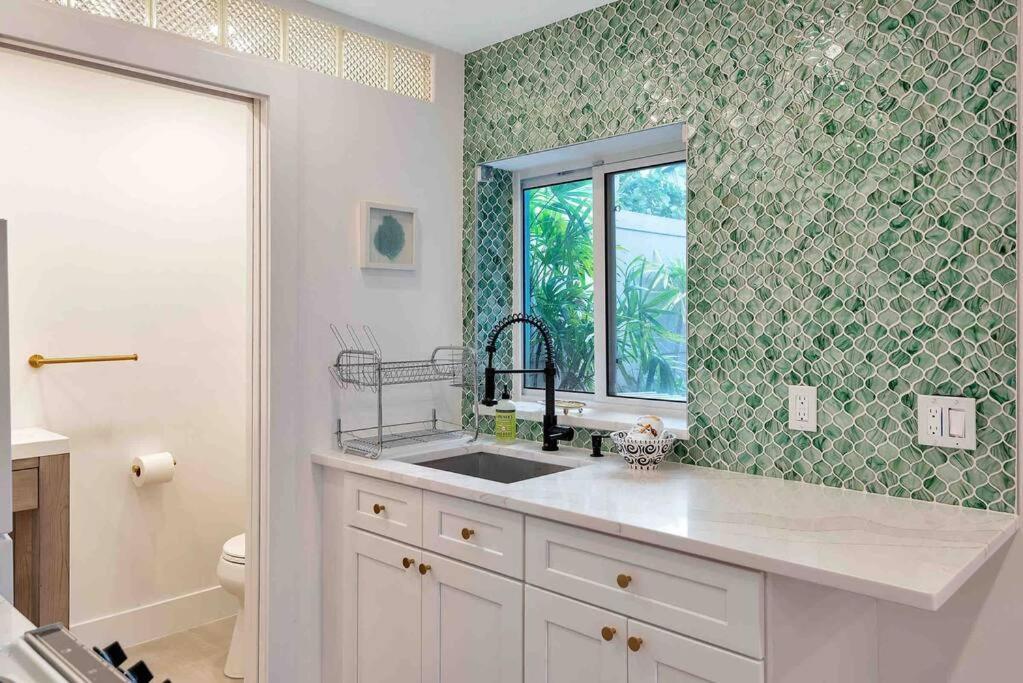 Charming W Pool One Mile To Pets Welcome Apartment Lake Worth Beach