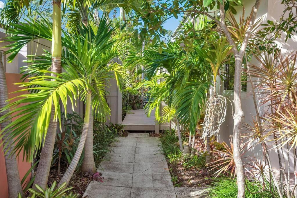 Apartment Charming W Pool One Mile To Pets Welcome