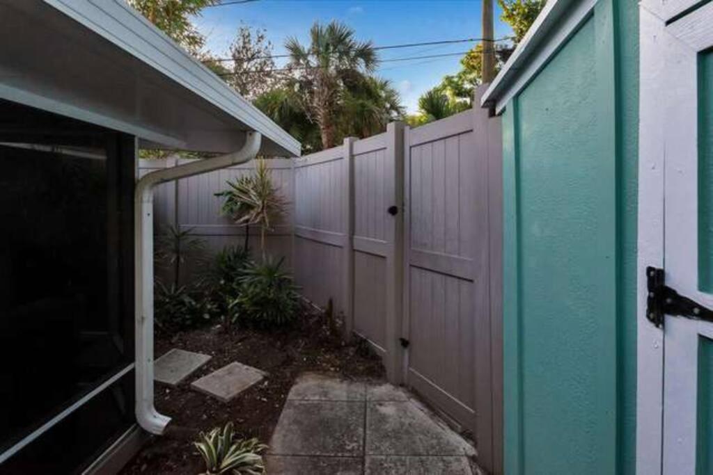 Charming W Pool One Mile To Pets Welcome *